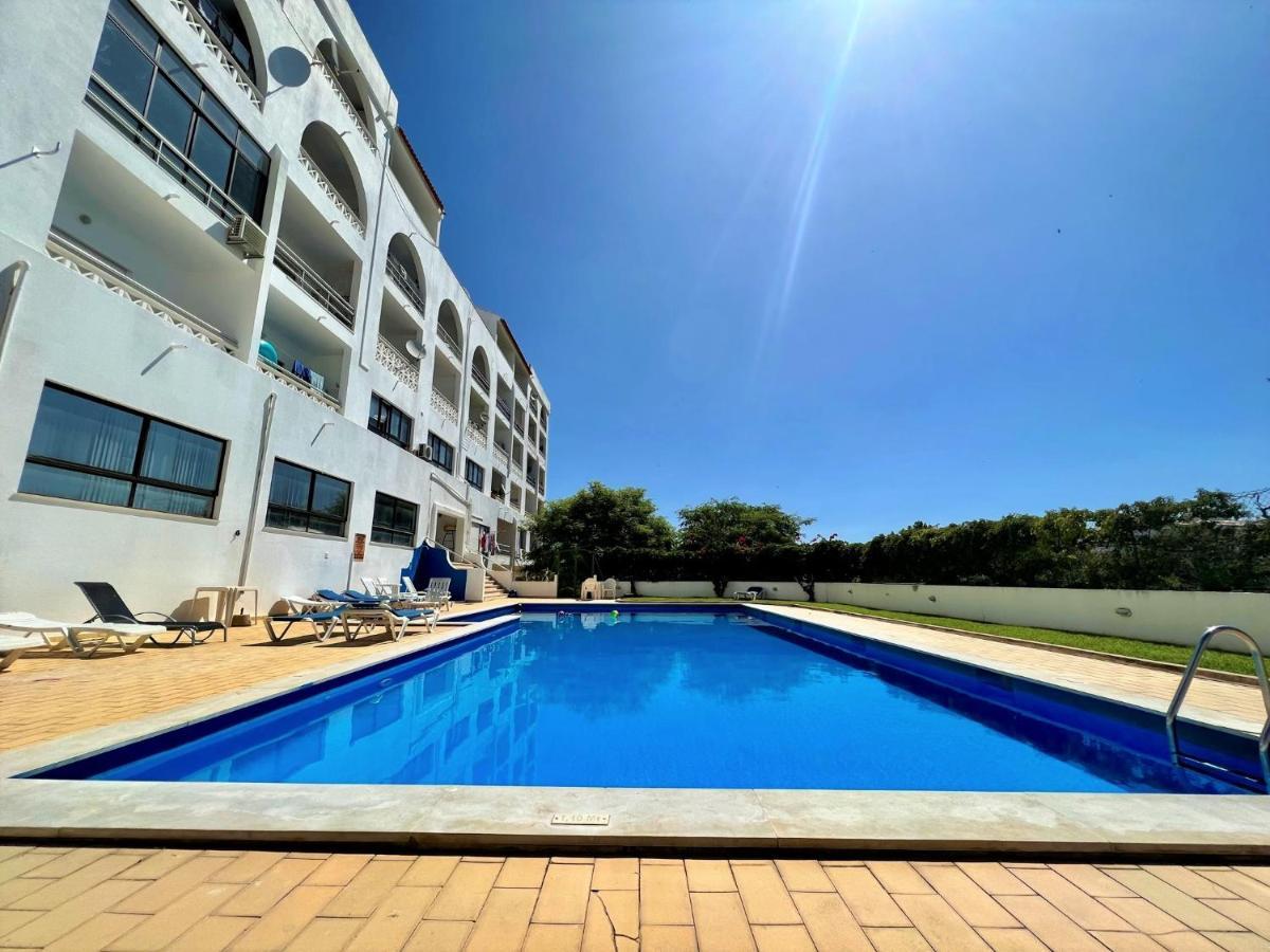 Classic With Pool By Homing Apartment *