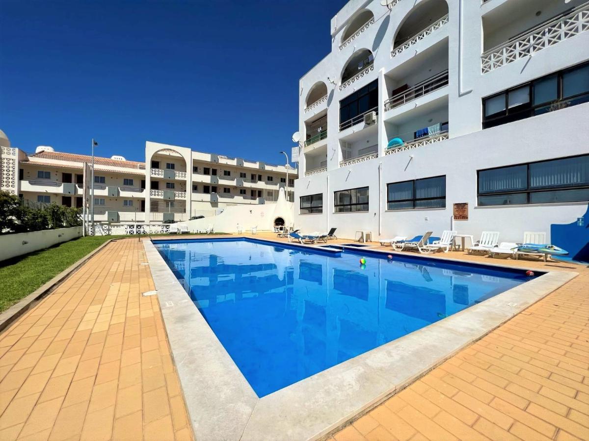 Classic With Pool By Homing Apartment